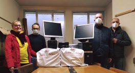 Credere per Vedere dona computer per la didattica a distanza alle famiglie di Quattro Castella e Vezzano