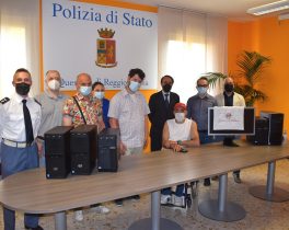 Credere per Vedere dona nove computer alla Questura di Reggio Emilia