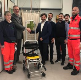 DentalCoop dona tre montascale alla Croce Verde reggiana