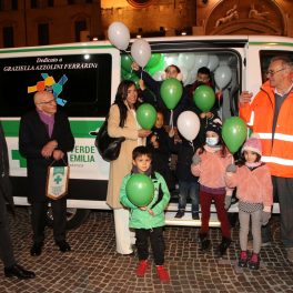 Un momento di festa insieme alla città per il nuovo pulmino della Croce Verde