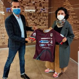 La squadra reggiana di calcio a 5 Olimpia Regium mette sulla maglia il simbolo del GRADE