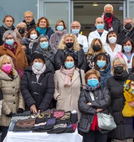 “Le amiche del CORE” donano 1.000 borse portadrenaggio al reparto di Chirugia Senologica reggiano