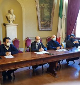 Convenzione fra Comune di Reggio e Ausl: chi percepisce il reddito cittadinanza potrà contribuire alla campagna vaccinale