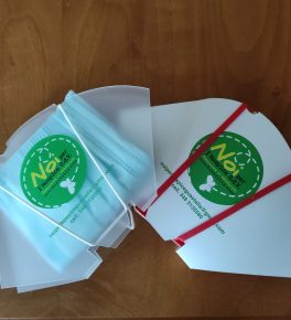 Un porta-mascherine per i nuovi volontari di Noi per l'Hospice di Guastalla