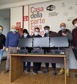 Credere per Vedere dona tre computer al centro sociale Venezia