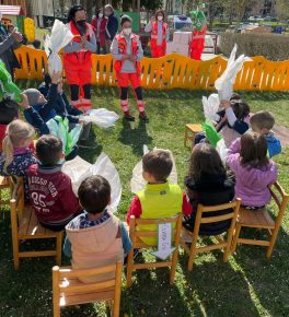 Imprenditore dona 350 uova della Croce Verde a tutti i bimbi degli asili di Castelnovo, Felina e Vetto