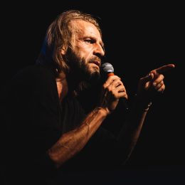 Concerto di Giulio Casale a Casalgrande per la Fondazione GRADE Onlus