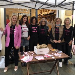 “CHECK-UP before MAKE-UP”: Senonaltro lancia la t-shirt per parlare di prevenzione del tumore al seno alle giovani donne