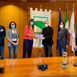 Endometriosi, consegnate 4mila firme in Regione
