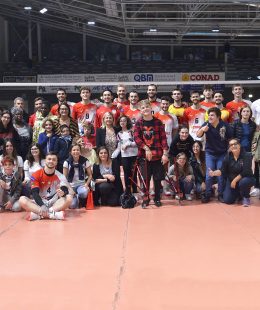 Duemila euro per All Inclusive Sport grazie all'asta benefica di Volley Tricolore Reggio Emilia e CuraRE Onlus