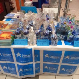 Banchetto solidale di Telefono Azzurro al Conad Le Querce