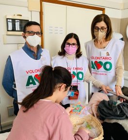 Le stelle degli alunni reggiani consegnate agli ammalati da AVO Reggio Emilia