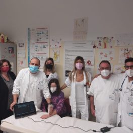 RE.MA.RE (Associazione Malati Reumatici Pediatrici) dona un ecografo alla Reumatologia Pediatrica
