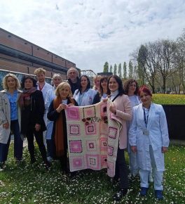 “Senonaltro” consegna la millesima coperta del progetto Rosaterapia
