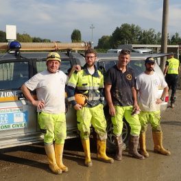 La Protezione Civile di Albinea in trasferta a Cotignola per aiutare la popolazione a liberare case e aziende dal fango
