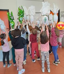 L’imprenditore Fabio Mammi dona anche quest’anno 350 uova di Pasqua della Croce Verde a tutti i bambini degli asili di Castelnovo, Felina e Vetto