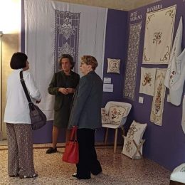 Prorogata la mostra di Reggio Ricama