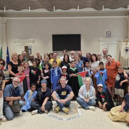 Scandiano, accolti in sala del consiglio i bambini saharawi del progetto "Jaima – Tenda di accoglienza"