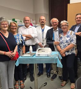 L’Associazione Vittorio Lodini con il suo gruppo “Le Amiche del Core” dona all’Ambulatorio “Medicazioni Complesse” un dispositivo per la cura delle lesioni più difficili