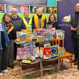 I Club Lions reggiani donano giocattoli nuovi alla Comunità di Sant’Egidio per i bambini delle famiglie bisognose