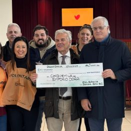 Emil Banca dona 5.000 euro all'emporio solidale Dora