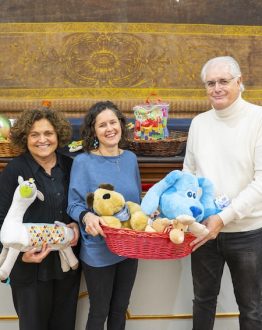 Teatri di Reggio, più di 300 giochi donati con la raccolta solidale della Playtoy Orchestra
