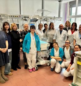 Progetto Pulcino dona un'incubatrice Baby Leo TN 500 alla Neonatologia reggiana