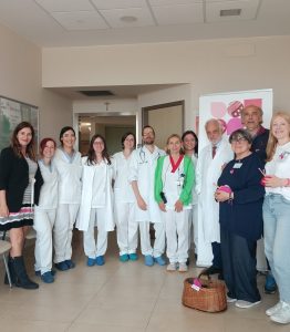 “Un Filo nel Core”, nuovo progetto di lanaterapia per le pazienti del Day Hospital Oncologico grazie all’associazione Lodini e al progetto Senonaltro