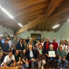 Viano stringe in un abbraccio Padre Marco Canovi: conferita la Civica Benemerenza per gli oltre 50 anni di missione in Uganda